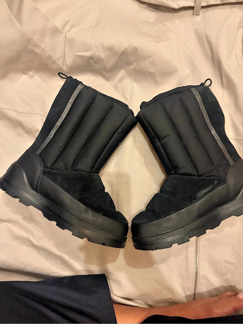 UGG Classic Short Black Winter Boots